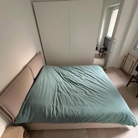 Modern - Walking Distance To Station Апартаменты Милан