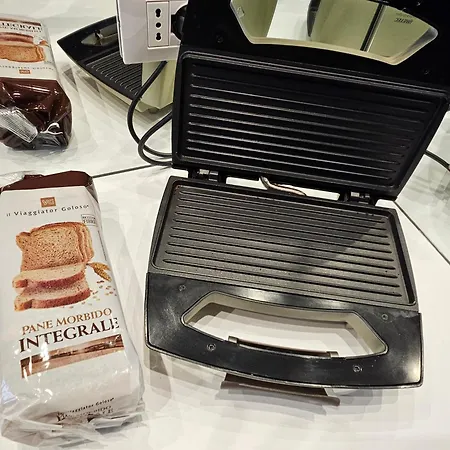 Exclusive Floor 2-bedroom Flat *