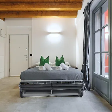 Just Urban - Boutique With Parking And Gym