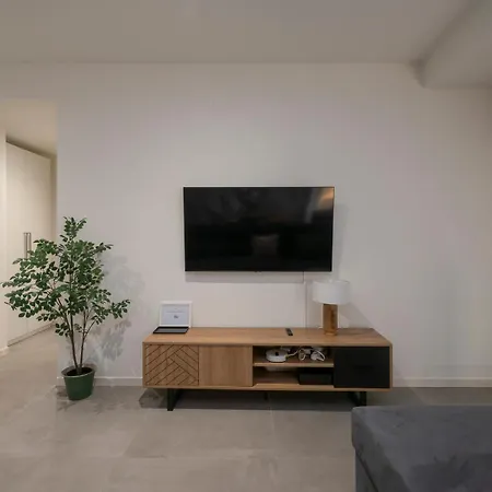 Ihost Luxury - Neg Roli 8 Милан