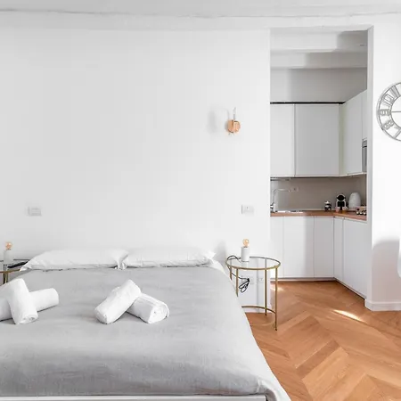 - Alzaia Naviglio Grande Apartamento