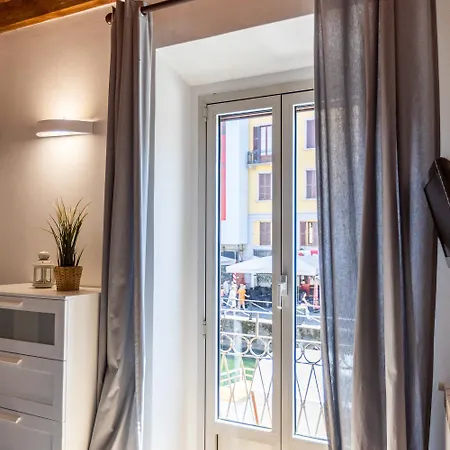 - Alzaia Naviglio Grande *