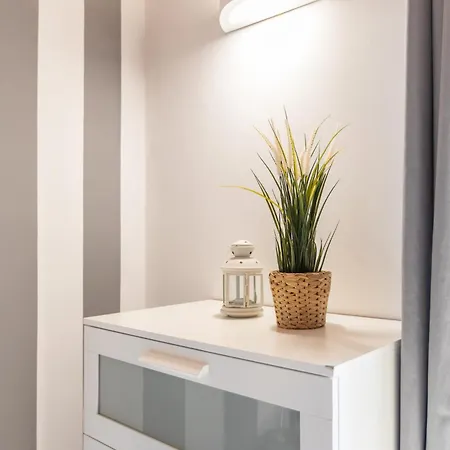 - Alzaia Naviglio Grande