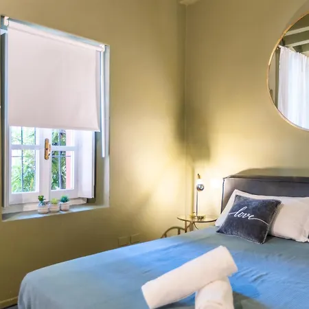 - Alzaia Naviglio Grande Milán