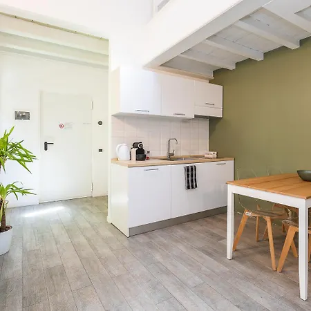 - Alzaia Naviglio Grande Apartamento Milán