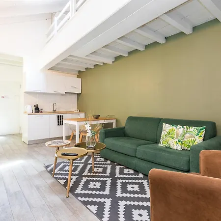 - Alzaia Naviglio Grande Milán