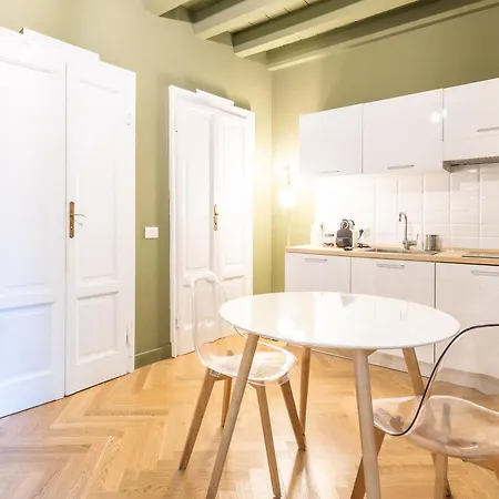 - Alzaia Naviglio Grande *