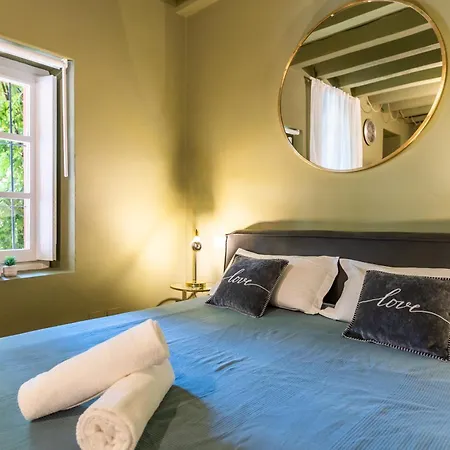 - Alzaia Naviglio Grande Milán