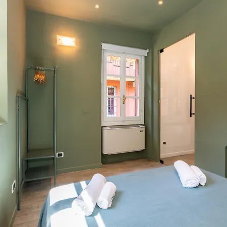 - Alzaia Naviglio Grande Milán