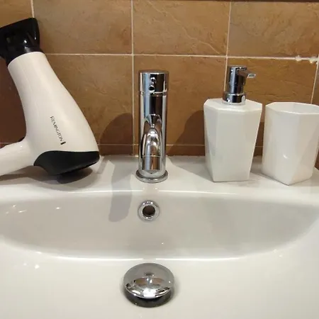 - Alzaia Naviglio Grande