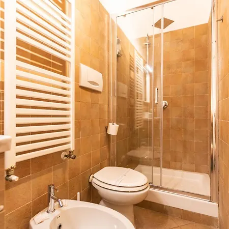 - Alzaia Naviglio Grande Apartamento *