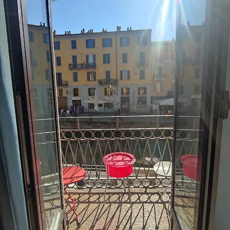 - Alzaia Naviglio Grande