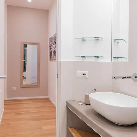 Homeby, Casa Isella Apartamento *