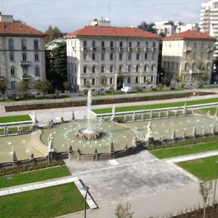 Incantevole Panoramico Nel Parco Citylife Apartamento