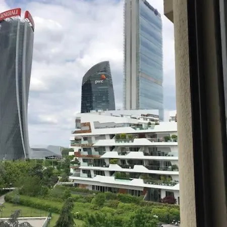 Incantevole Panoramico Nel Parco Citylife Apartamento *
