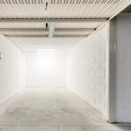 Just Urban - Boutique With Parking And Gym