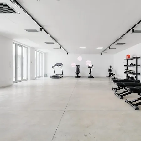 Just Urban - Boutique With Parking And Gym