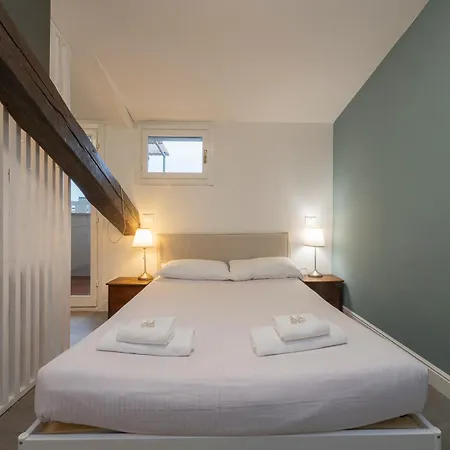 Lägenhet Xenia - Elegant Penthouse In Fiera Area *