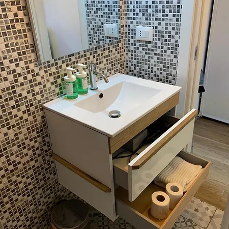 M20, Isola Garibaldi *