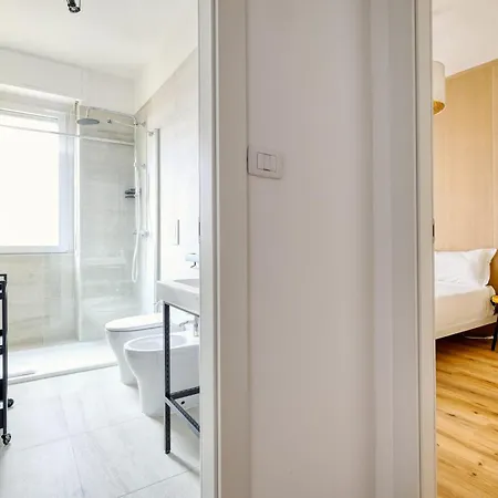 Joivy 1-bed With Balcony Near Subway ميلان
