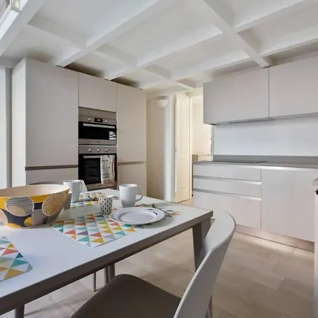 Luxury Duplex Corso Magenta 3pax-wifi דירה