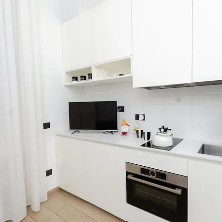 Small House Near The Station Apartment