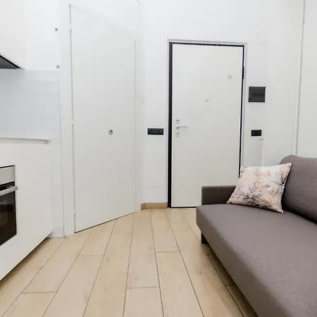 Small House Near The Station Apartment