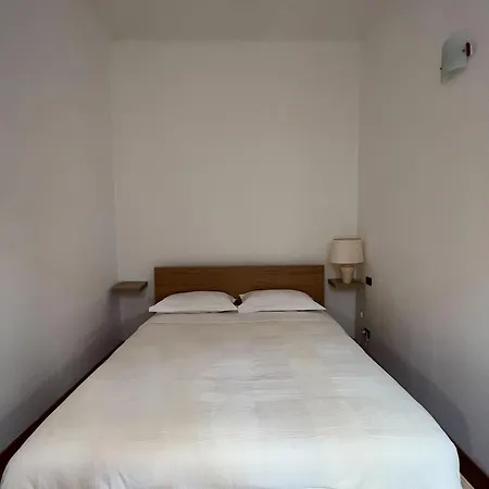 Accomodo Mib60 Bilocale Navigli * Милан
