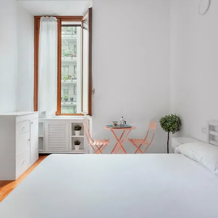 New! Lovely & Friendly In Center D Daire