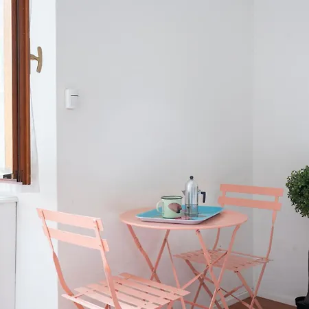 New! Lovely & Friendly In Center D Daire