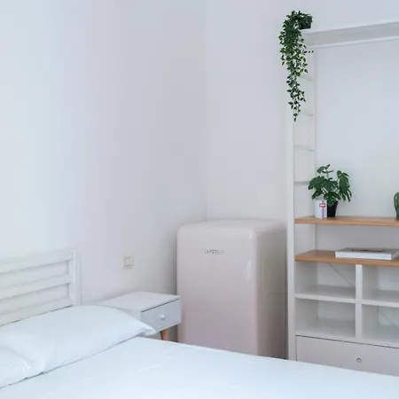 New! Lovely & Friendly In Center D Daire