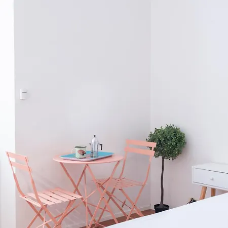 New! Lovely & Friendly In Center D