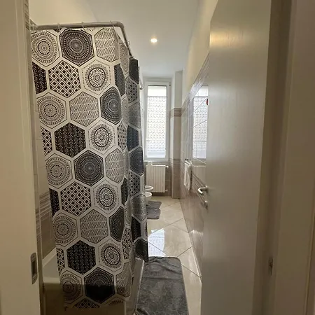 George Luxury דירה *