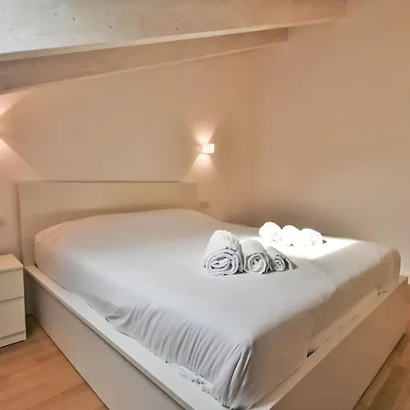 Appartamento White Attic Terrace By Interhome Milano