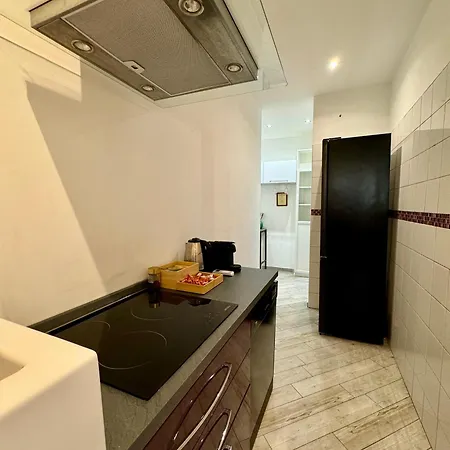 Four Bedroom In The Centre Of The *