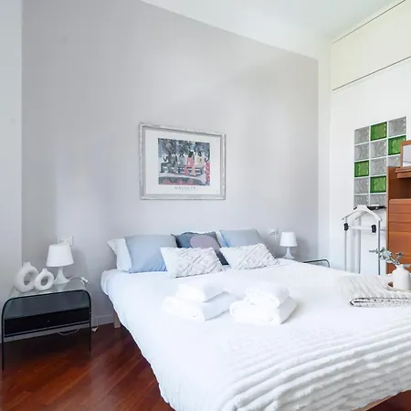 Roomy Flat With Garage - Porta Romana *