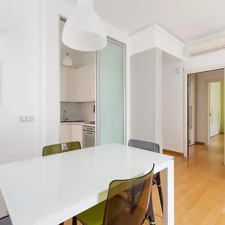 Washington District Cozy With Balcony شقة ميلان