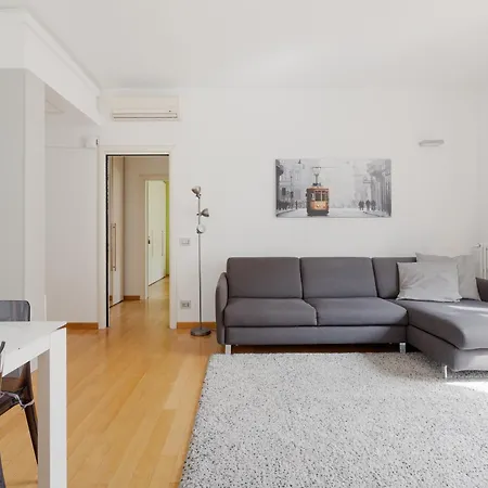 Washington District Cozy With Balcony ميلان