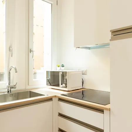 Exclusive Apartment - Next To The Metro