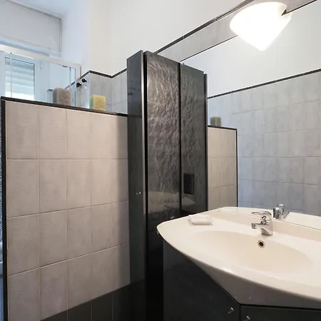 Apartment Primopiano - Palmaria B Milan