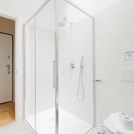 Guesthost - Missori & Bocconi Renovated Milán