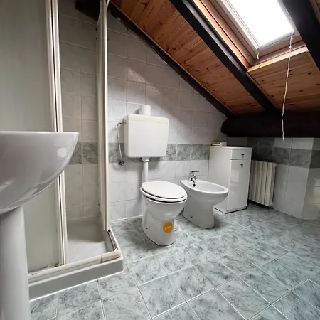 Bilocale Mansardato Farini アパート *