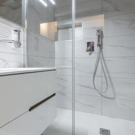 Lupetta 3 - Leia Hospitalty Milan