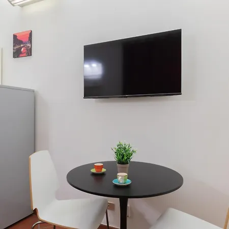 Sanzio City Escape - 15min From Duomo 公寓 *