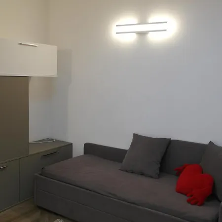 Luminoso Bilocale Zona Tibaldi Bocconi Апартаменты