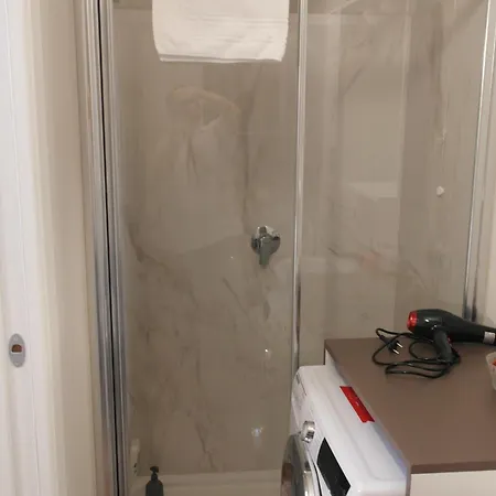 Luminoso Bilocale Zona Tibaldi Bocconi Милан