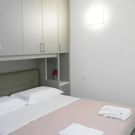 Luminoso Bilocale Zona Tibaldi Bocconi *