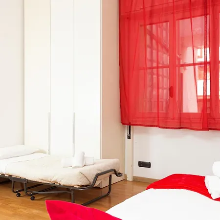 Apartment Artstay - Garibaldi Tower, Near Metro Station M5, M2 *
