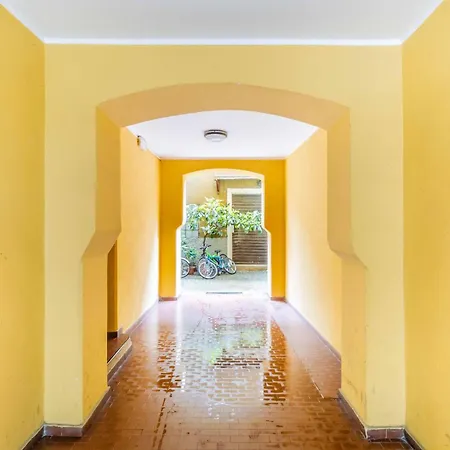 Apartment Domusmi Alessi *