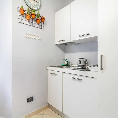 Apartment Domusmi Alessi Milan